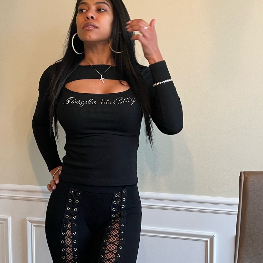 Black sexy top with diamond. Single in the City